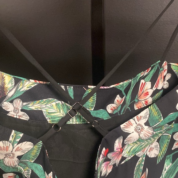 Adelyn Rae floral ruffle dress size small nwt - Picture 10 of 10